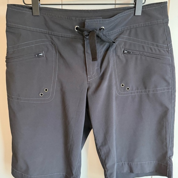 Athleta Kick It Cargo Bermuda Shorts Size 6 Utility Shorts - Picture 3 of 11